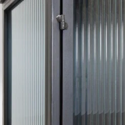 Zwarte Wandkast Met Geribbeld Glas -BEPUREHOME Winkel kare design gomera zwarte wandkast met koper 06