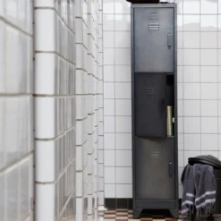 WOOOD Smalle Lockerkast 3-deurs 17 WOOOD Smalle Lockerkast 3-deurs -BEPUREHOME Winkel woood cas metalen lockerkast met 3 deuren 07